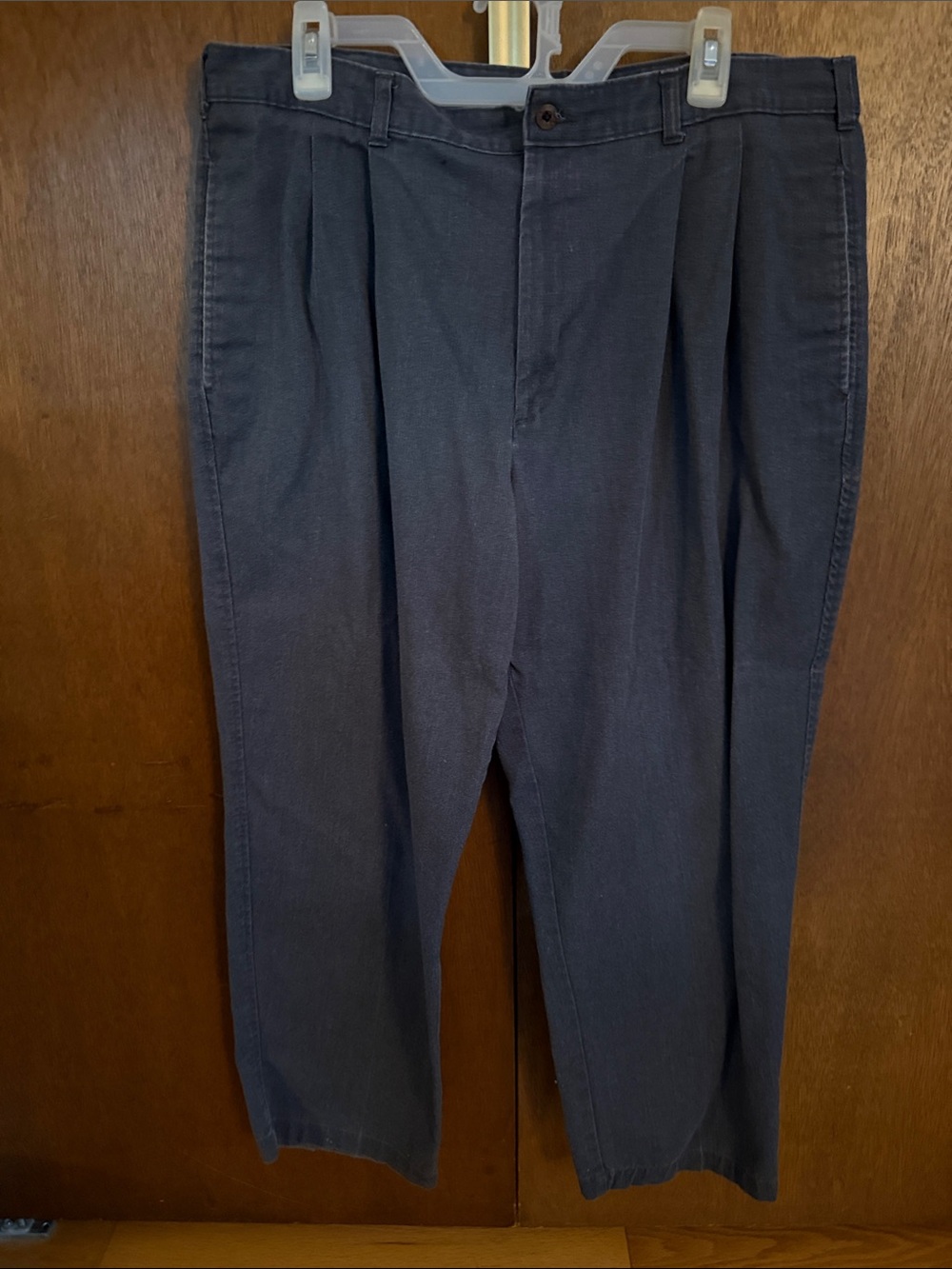 Farah Men's Pleated Cotton Chinos in Navy